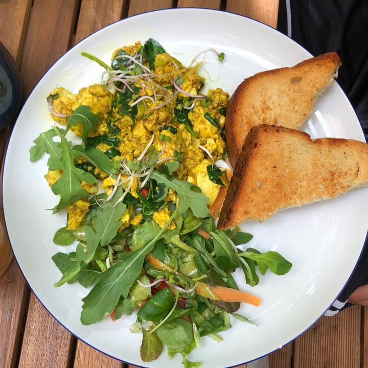 dosa-dosa-bistro-mal-strana-praha-1-czechia-breakfast-men-review