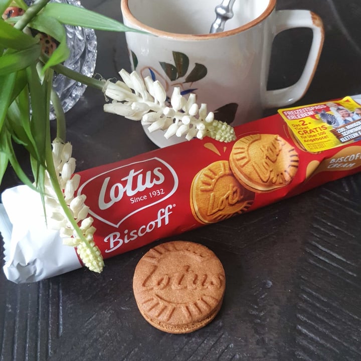 Lotus Biscoff Cream Biscuits Vanilla Flavour Review abillion