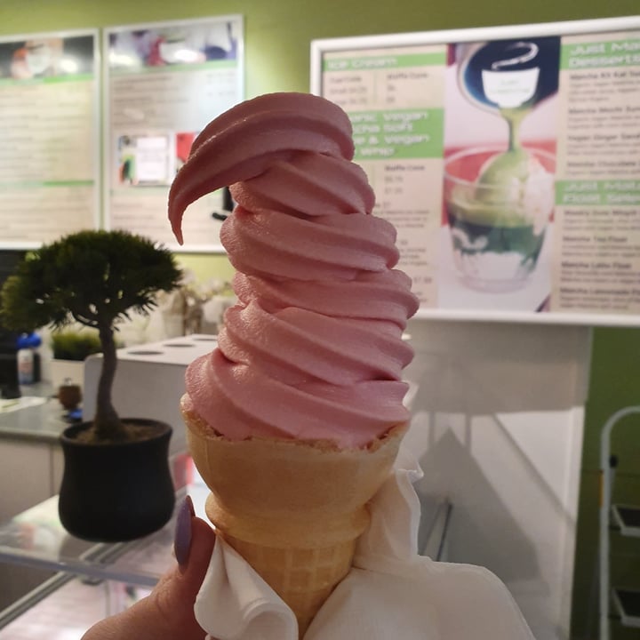 Just Matcha Tea Shop Victoria, Canada Strawberry Swirl Review abillion