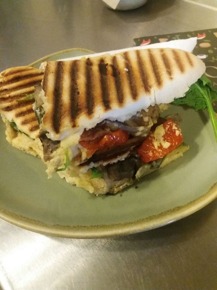 Fox Cafe United Kingdom Houmous, Roast Veg, SunSweet Tomatoes