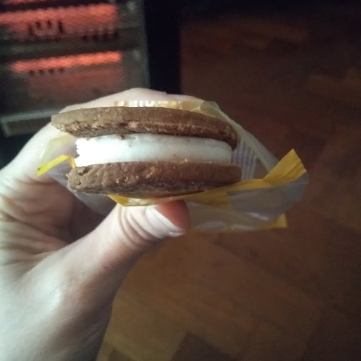 review photo of Meltaím Alfajor de Limón shared by @anashadowcat on 06 Aug 2021 - review