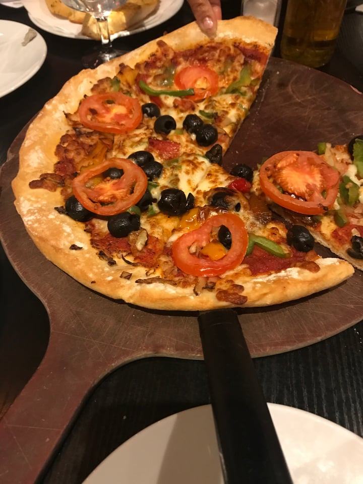 Pizza Hut Paris, France Vegetarian pizza Review abillion