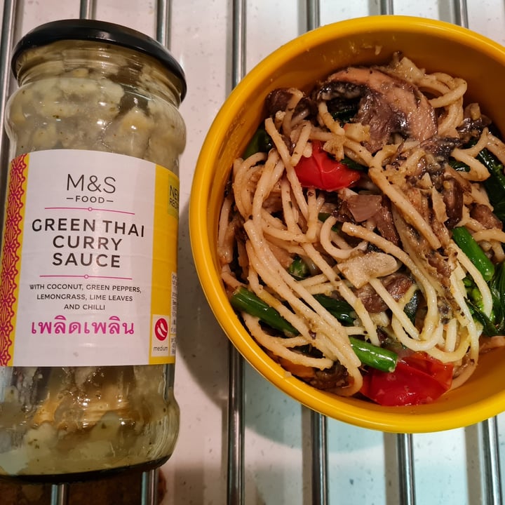 Marks & Spencer Food (M&S) Green Thai Curry Sauce Review abillion