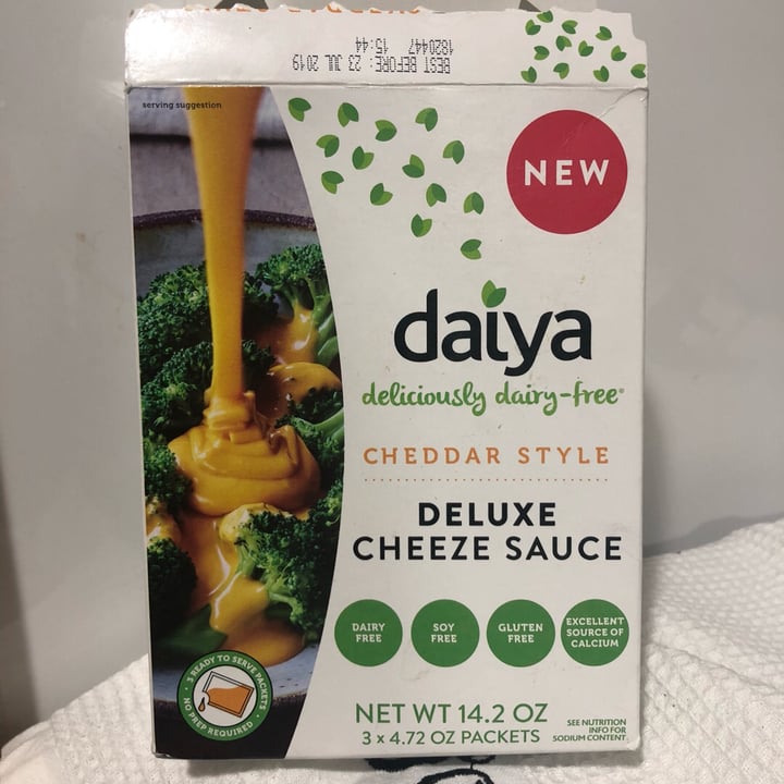 Daiya Cheddar Style Deluxe Cheeze Sauce Review abillion
