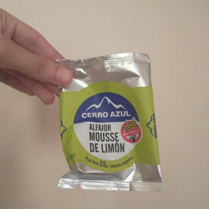 review photo of Cerro Azul Alfajor con Mousse de Limón shared by @sofihourcade on 05 Nov 2022 - review