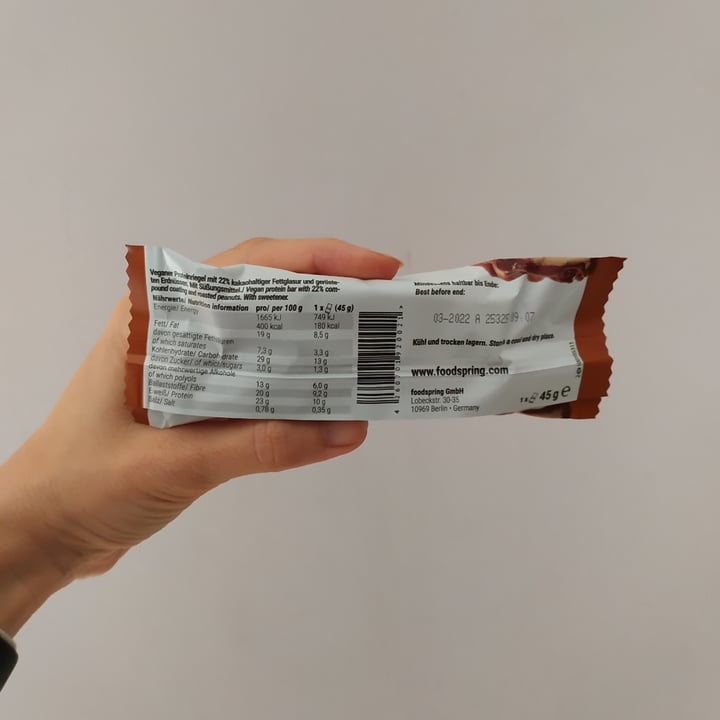 Foodspring Vegan Protein Bar Extra Layered Review abillion