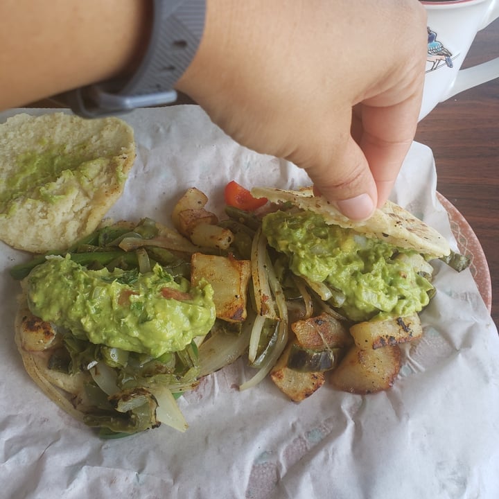 photo of Vazquez Restaurant Gorditas de frijoles, vegetales y guacamole shared by @teregami on  18 Aug 2020 - review