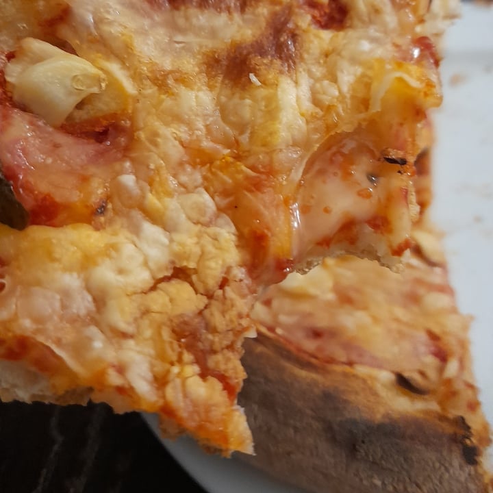 review photo of Blackbird Foods Pizza Margherita shared by @curiosidadvegana on 07 Jul 2021 - review