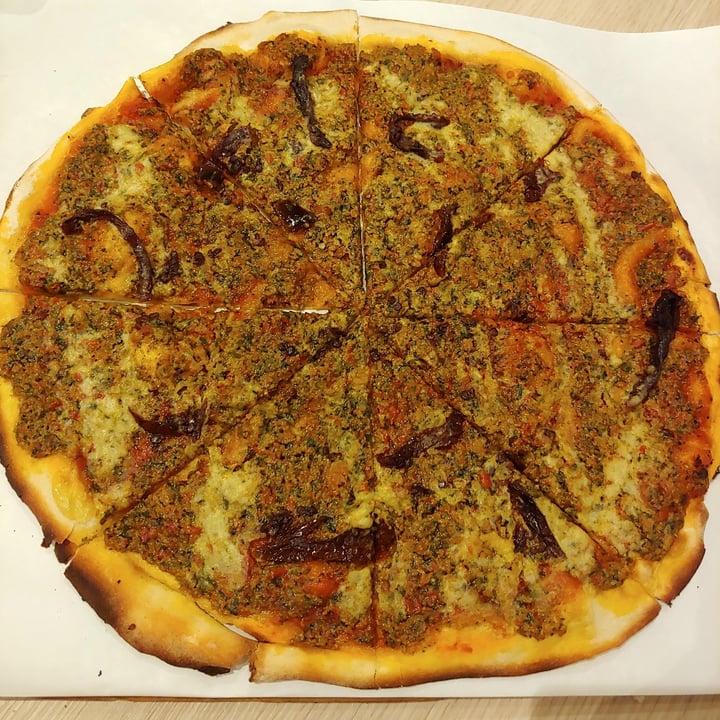 WS Deli Experience Store Jurong East, Singapore Red Pesto Pizza Review