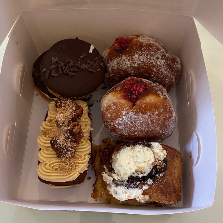 Bear Lemon Drumcondra, Ireland Cinnamon Swirl Review abillion