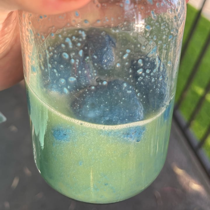 review photo of Evive Sapphire smoothie cubes shared by @lilypearmoon on 21 Oct 2022 - review