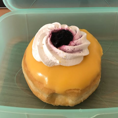 Lemon doughnut with whipped cream