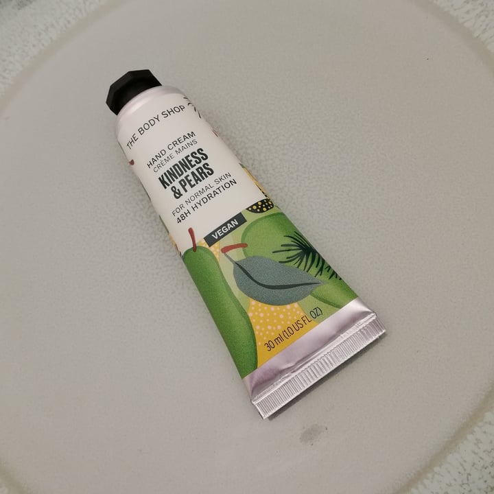 The Body Shop Hand cream kindness & pear Reviews abillion