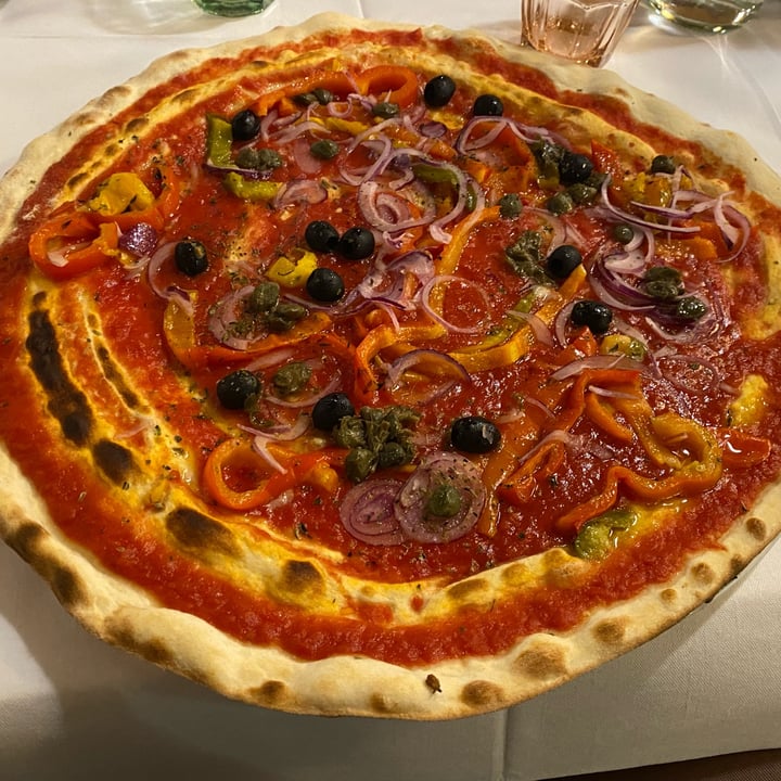 Pizzeria La Pace Scacchi Lido di Pomposa, Italy Pizza Siciliana Review |  abillion