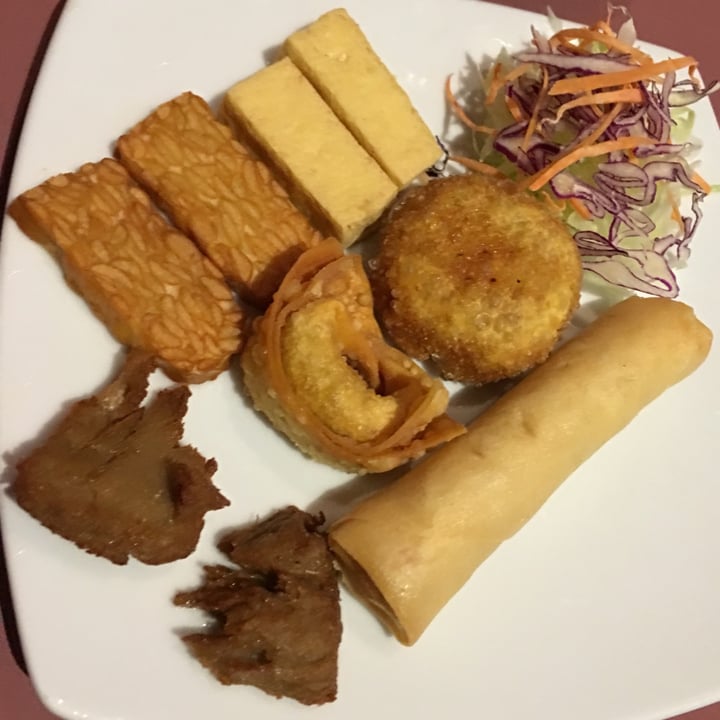 Mother Chu's Vegetarian Kitchen Sydney, Australia Mixed Entree Review