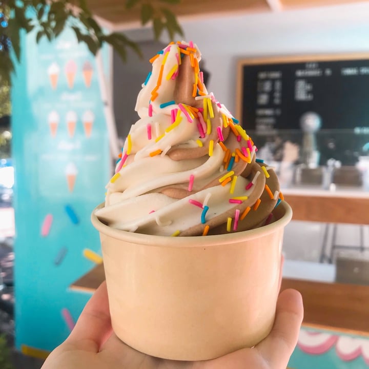 Grumpy & Runt Little Deli & Donuts South Africa Soft Serve Ice Cream Review abillion