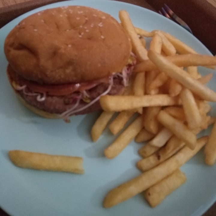 review photo of mi barrio hamburguesería Hamburguesa Not Barrio shared by @anashadowcat on 22 Jul 2021 - review