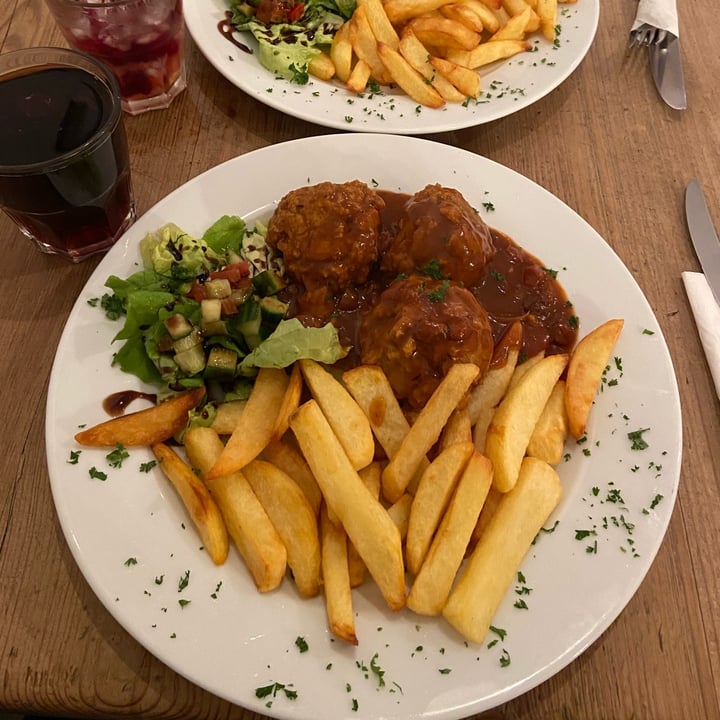 The Judgy Vegan café & bar Bruxelles, Belgium Vegan boulets Review