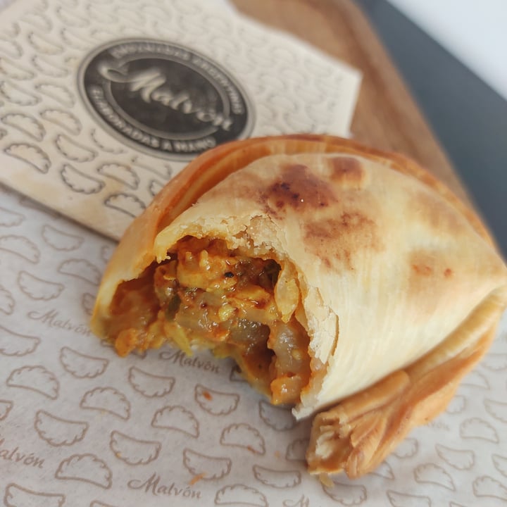Empanadas Malvon Porto, Portugal Veggie Thai Review abillion