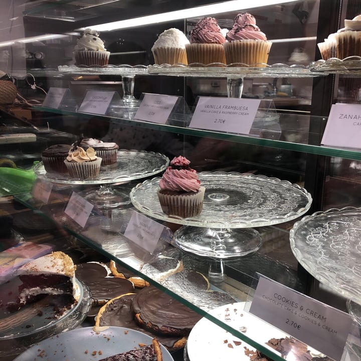photo of Bohemian Lane Pastelería Vegana Cupcake shared by @inti on  21 Jun 2019 - review