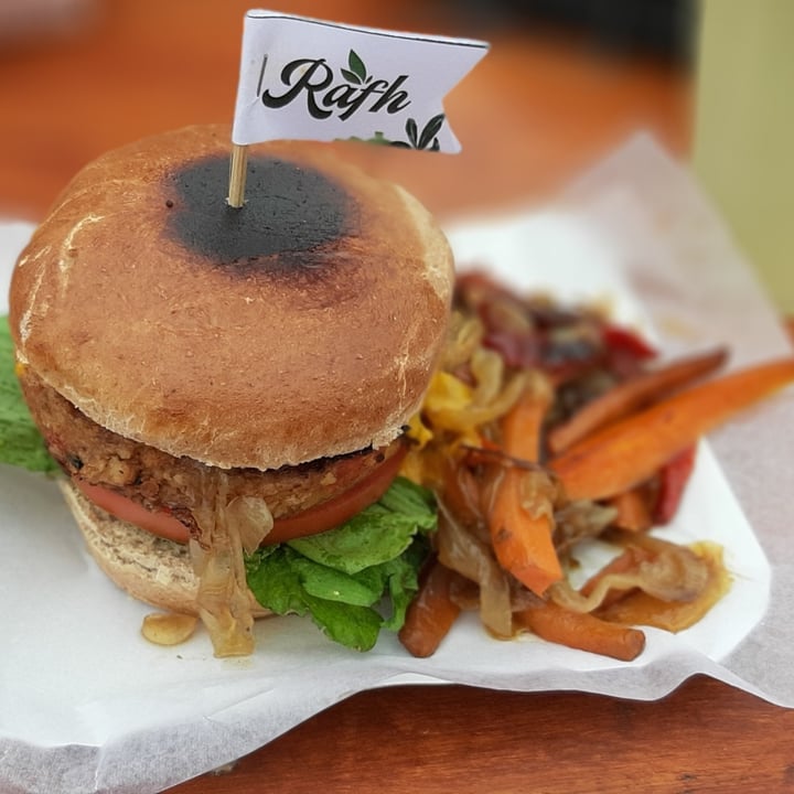 review photo of Rafh ~ comida saludable Hamburguesa De Lentejas Completa (Lechuga, Tomate Y Rucula) Con Salteado De Verduras Y Cebolla Caramelizada. shared by @gastonfauret on 24 Feb 2021 - review