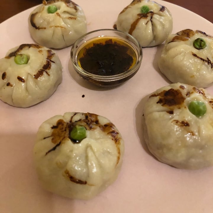 Momo. Vegetarian. Stare Miasto, Kraków, Poland Tibetan dumplings Review