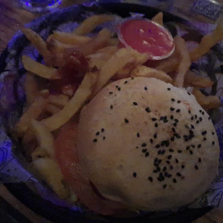 review photo of Lado V Hamburguesa con tomate y papas shared by @marzonicolas on 09 Jul 2022 - review