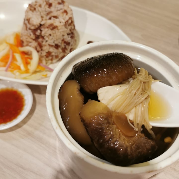 The Herbal Bar Downtown Core, Singapore Mushroom Soup with brown rice