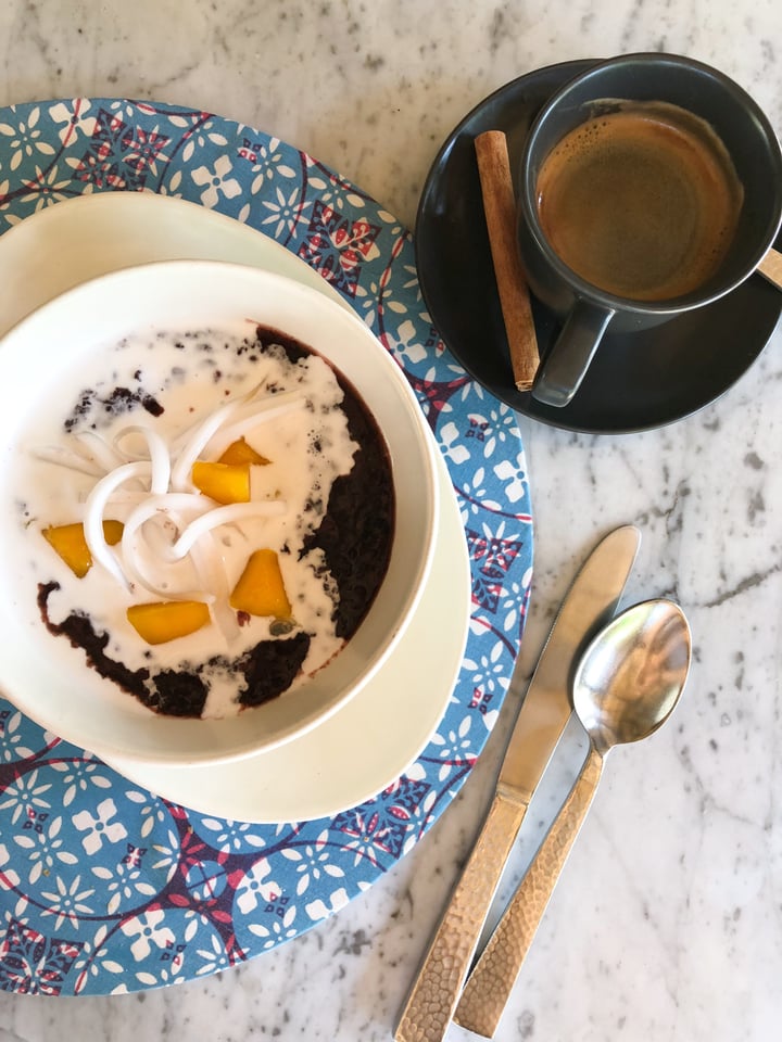 review photo of COMO Uma Ubud Black rice pudding with mango, banana and young coconut shared by @akm on 20 Jun 2018 - review