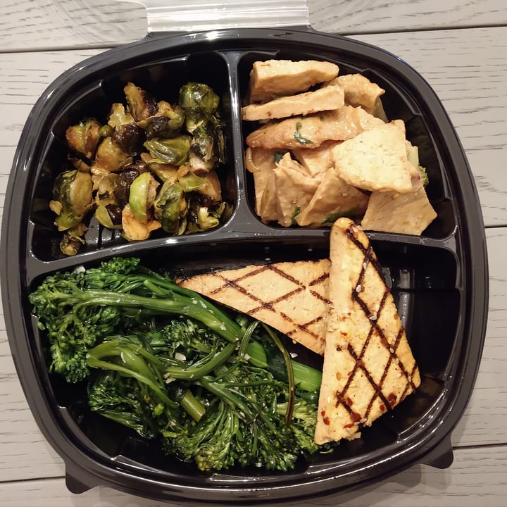 Whole Foods Market Kennesaw, United States Vegan Deli Plate Review