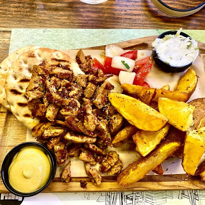rOOTS Vegetarian & Vegan Place Thessaloniki, Greece Vegan Gyros Portion