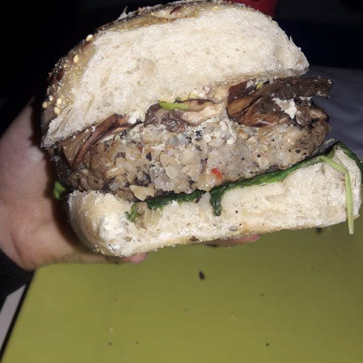 review photo of Casa Mhia Hamburguesa Le Bleu shared by @veganabanana on 04 Dec 2020 - review