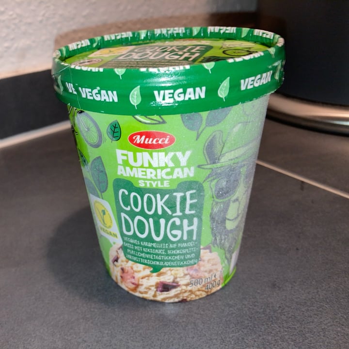 review photo of Mucci Funky american Style chocolate fudge brownie shared by @josephineh on 19 May 2022 - review