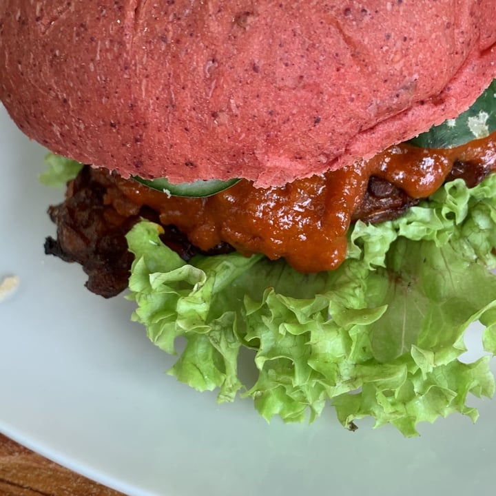 nomVnom Bistro Singapore River, Singapore tempeh Satay Burger With Red Rice Bun Review abillion