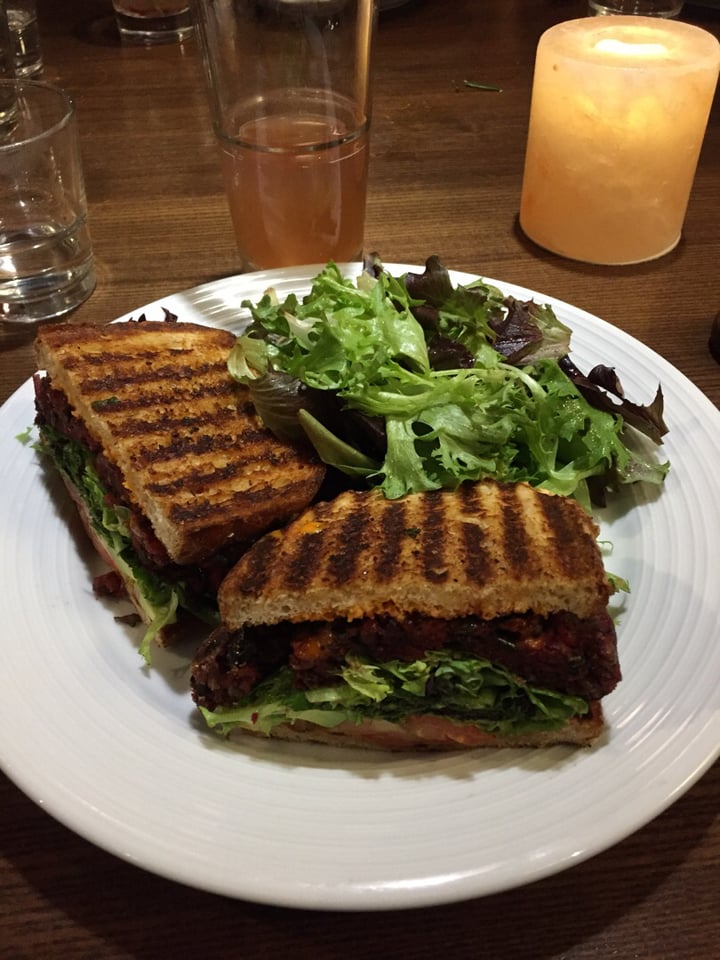 Pinstripes Norwalk, United States Veggie burger Review abillion