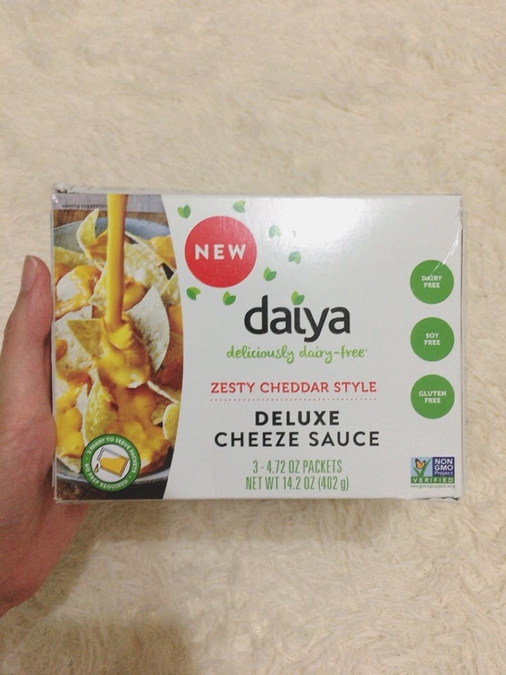 Daiya Zesty Cheddar Style Deluxe Cheeeze Sauce Review abillion