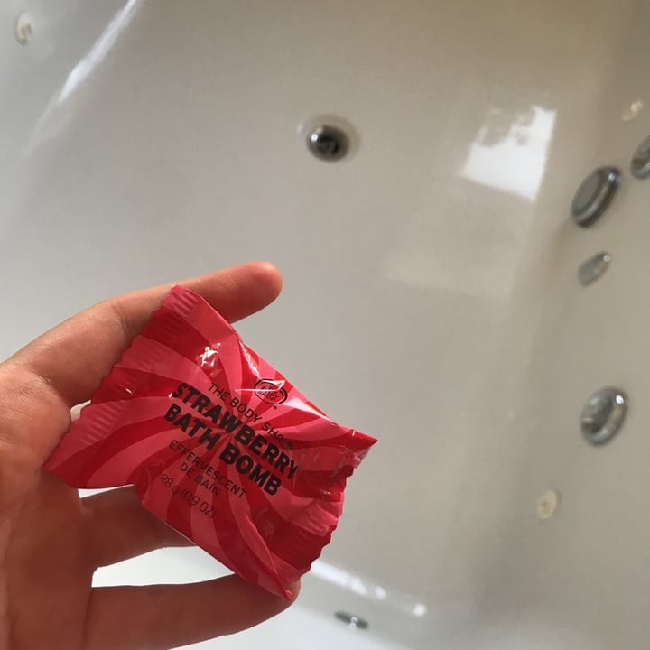The Body Shop Strawberry Bath Bomb Review abillion