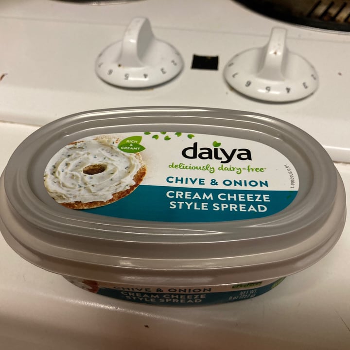 Daiya Chive & Onion Cream Cheeze Style Spread Review abillion