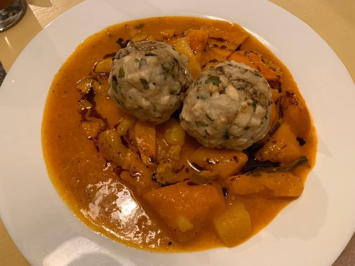 Restaurant Landia Neubau, Wien, Austria Kürbisgulasch mit Semmelknödeln ...