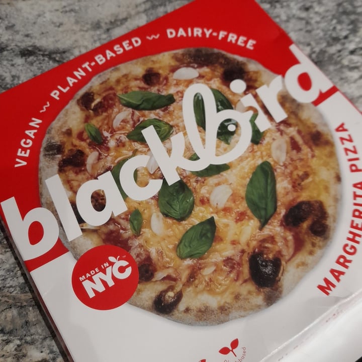 review photo of Blackbird Foods Pizza Margherita shared by @curiosidadvegana on 07 Jul 2021 - review