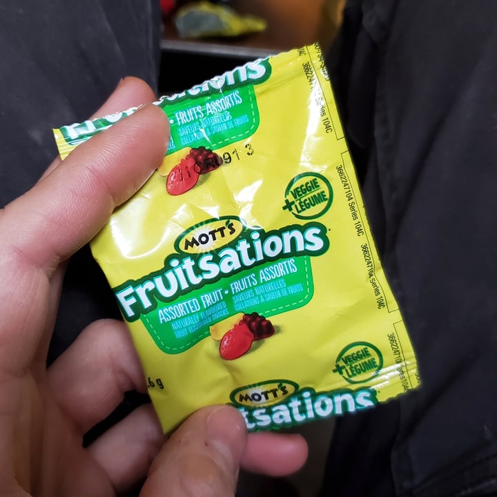 Mott's Fruitsations gummies Assorted Fruit Shapes Review abillion