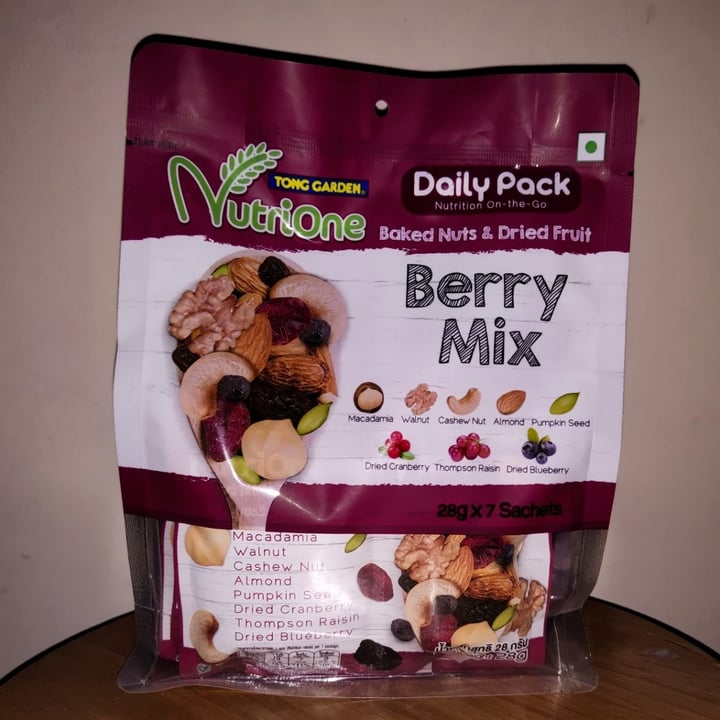 Tong Garden NutriOne Baked Nuts & Dried Fruits Berry Mix Review abillion