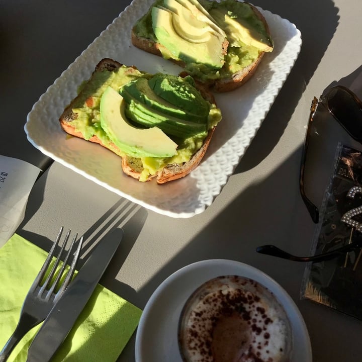 California Bakery Milano, Italy Avocado toast Review abillion