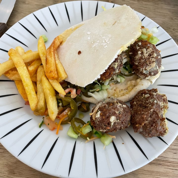 eastern-food-bazaar-cape-town-south-africa-falafel-schwarma-review