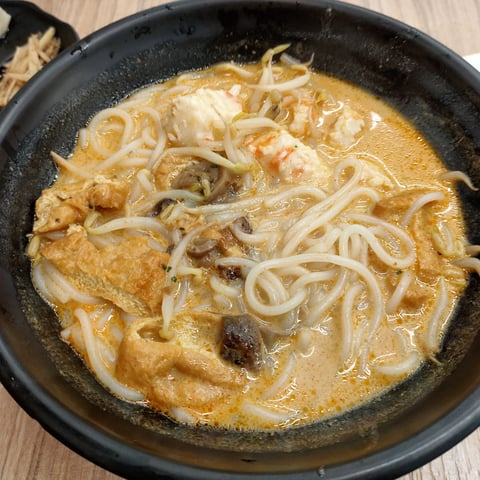 Shiitake mushroom laksa noodles