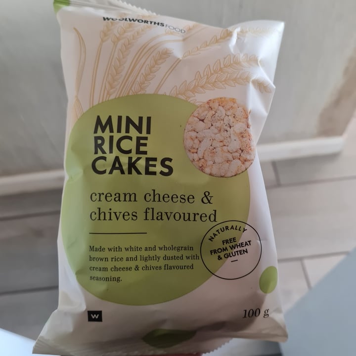 Woolworths Food Mini rice cakes cream cheese and chives flavour