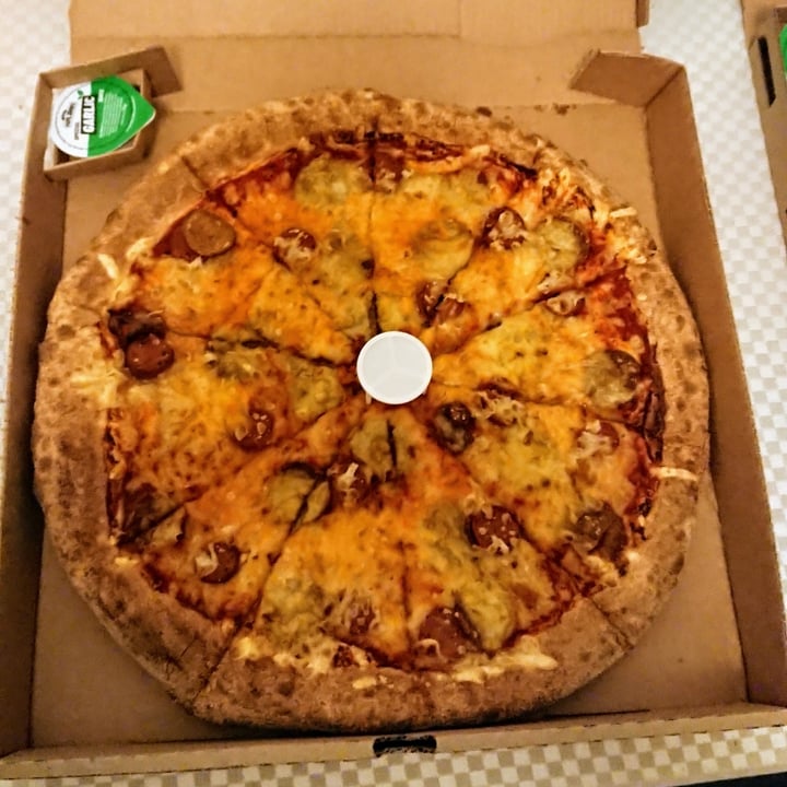 Papa John's Pizza Cricklewood, United Kingdom Vegan sausage and
