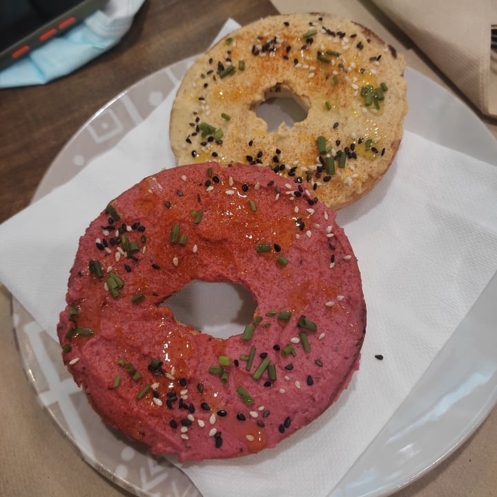 Paniko Food Lab Lucca, Italy Hummus Bagel Review abillion