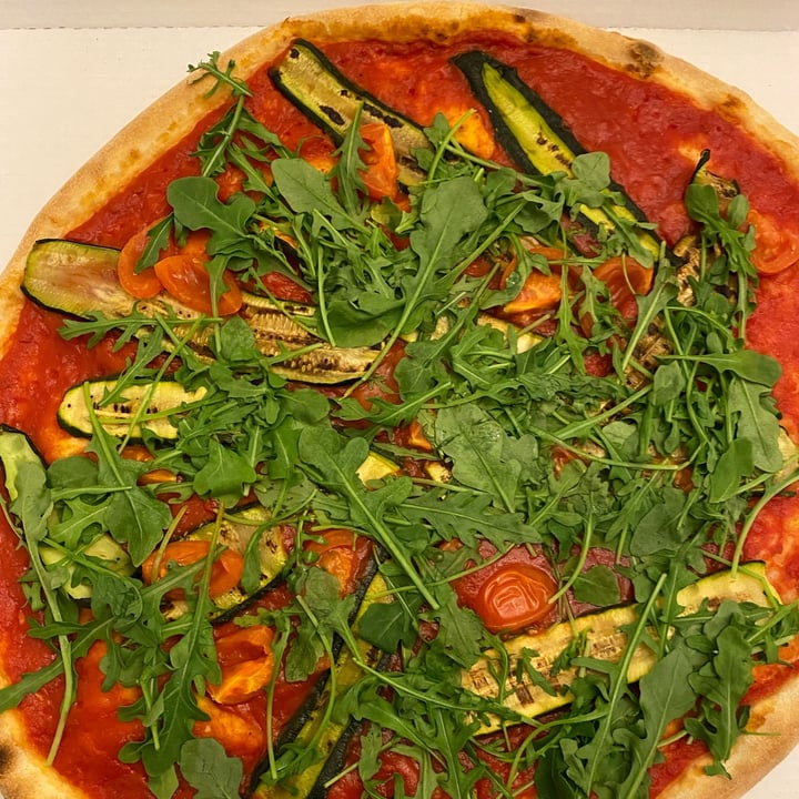 Bar Pizzeria 90 minuto Italy Pizza marinara con zucchine pomodorini e