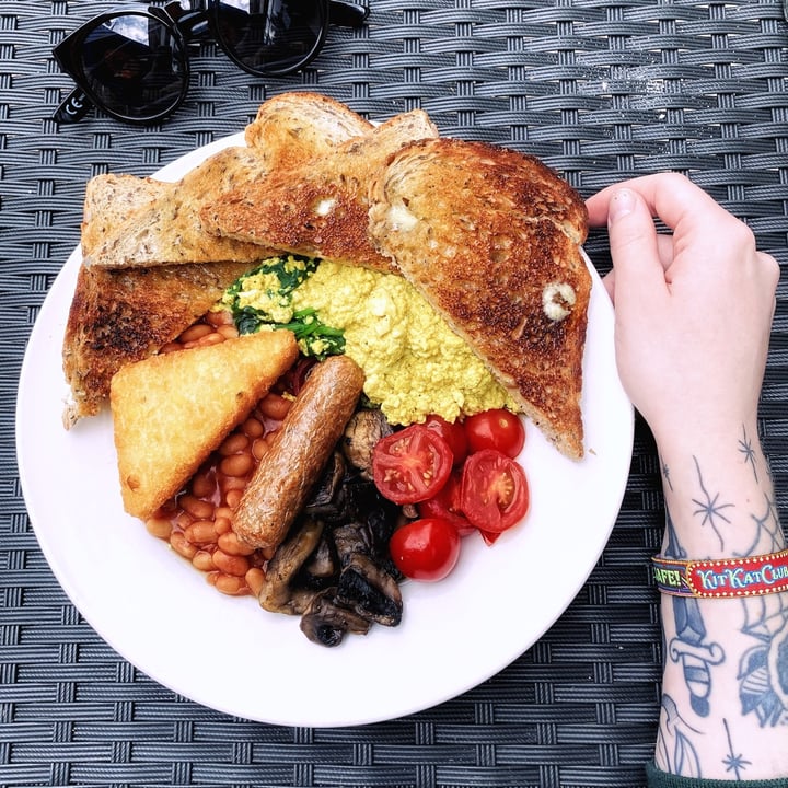 Cherry Red's Cafe Bar United Kingdom Hearty Vegan breakfast Review